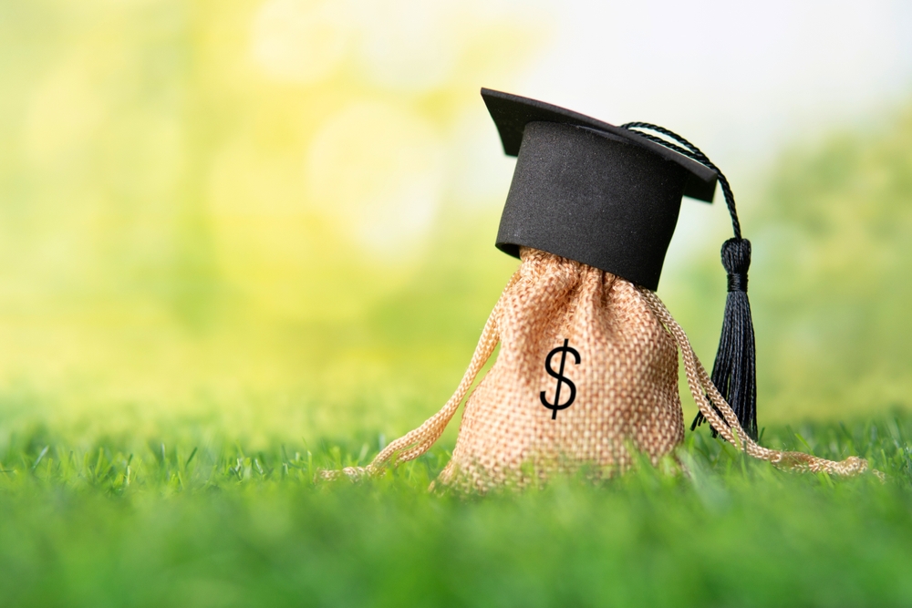 The Fall Checklist: Balancing College Applications and Financial Planning